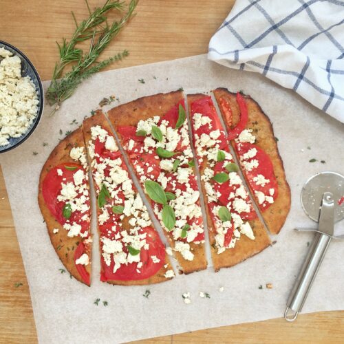 Tomaten-Feta-Urkornpizza