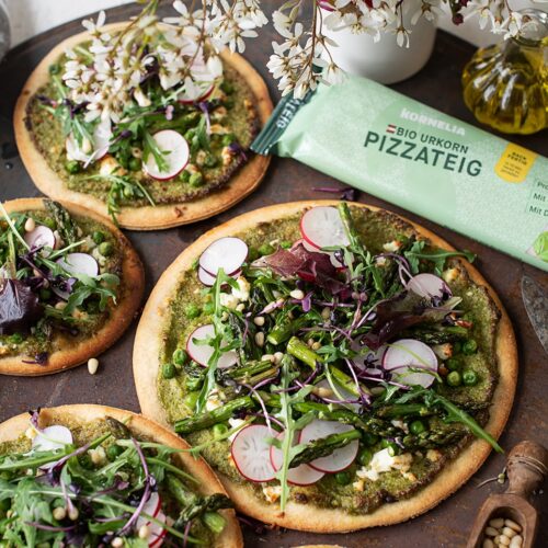 GRÜNE URKORN PIZZA MIT PESTO